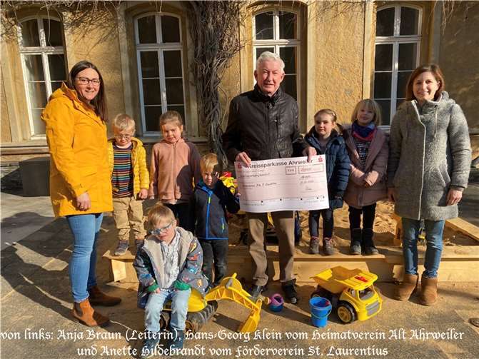 V.li. Anja Braun - Leiterin, Hans Georg Klein vom Heimatverein Alt Ahrweiler und Anette Hildebrandt vom Förderverein St. Laurentius. Foto: privat