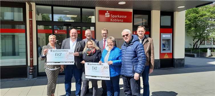 V.li. Anja Gross-Kölsch, Thorsten Schneider, Walter Schneider, Julia Hahn-Caspari, Thorsten Henkel, Anne Schumann-Dreyer, Hans-Werner Braun und Henning Wulf. Quelle: Karthäuser Bürgerverein