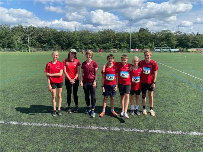 V.li. Anna Kessel, Trainerin Eileen Krischer, Nora Kern, Matías Rudolph, Runar Kneutgen, Elias Salma und Niklas Krischer.  Foto: Heike Kessel