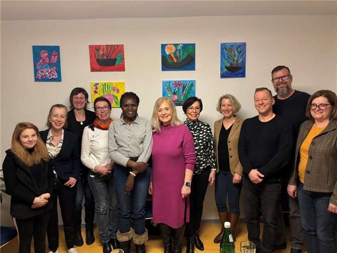V.li. Anne Ermert, Beate Reifenscheid, Rebecca Waldecker, Alice Berweiler-Kaufmann, Selina Bönigk, Margit Theis-Scholz, Daniele Perrier, Britta Schwarzburg, Michael Bungarten, Dennis Lehmann und Helene Pauls. Foto: Berit Gebel