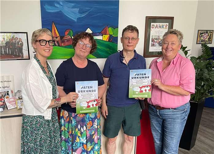 V.li. Antje Knieper (Sachbereichsleitung Kinder- und Jugendförderung), Jörg Kress, Susanne Gorgulla, Bürgermeisterin Ulrike Mohrs. Foto: Stadt Koblenz/Susan Krause
