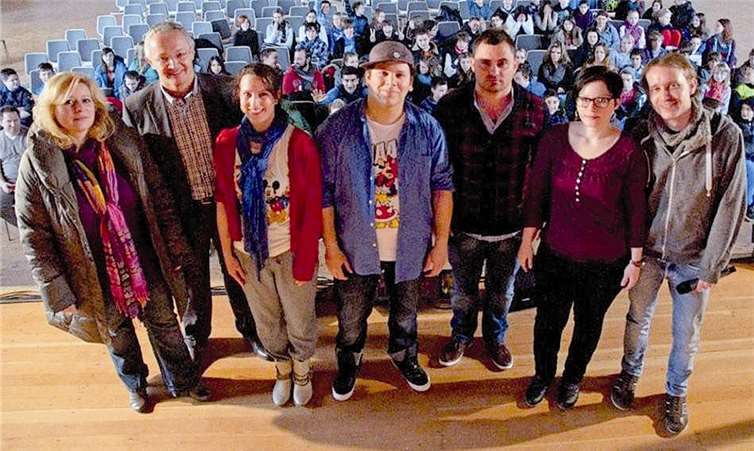 V.li. Auftaktveranstaltung Cybermobbing im Bürgerhaus Asbach mit der Kölner Theatergruppe Comic On privat