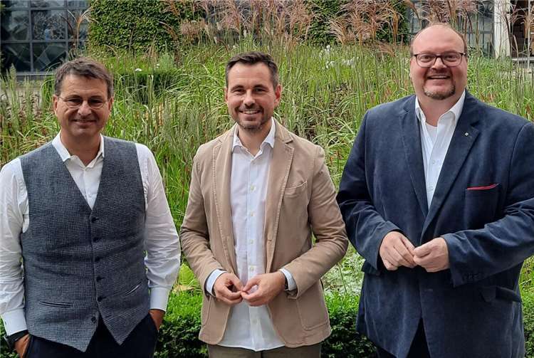 SPD-Fraktion und Oberbürgermeister Langner unterstützen Handwerkermesse in der Koblenzer Innenstadt V.li. Ausschussmitglied Prof. Dr. Rudolf, Oberbürgermeister Langner und Ratsmitglied Thorsten Schneider. Foto: SPD-Fraktion Koblenz