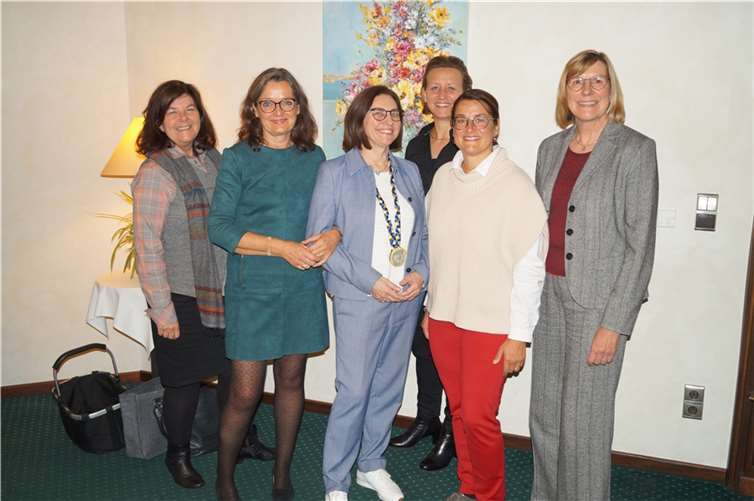 V.li. Beatrix Sieben, Maie-Ev Maurer (Vizepräsidentin), Dorothea Wagner (Präsidentin), Judith Reines (Schriftführerin), Verena Wiedenhues (Schatzmeisterin), Christine Kempkes (Vizepräsidentin).Fotos: privat