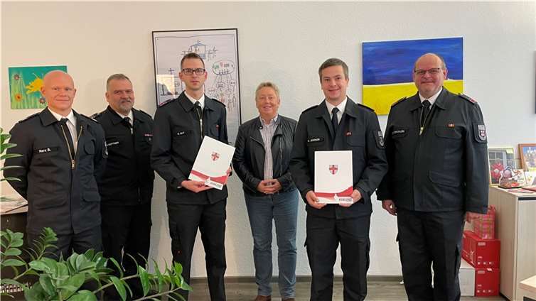 V.li. Benjamin Marx(Amt für Brand- und Katastrophenschutz), Udo Güttner (Einheitsführer Koblenz-Rübenach), Sebastian Alt (Einheitsführer Koblenz-Karthause), Ulrike Mohrs (Bürgermeisterin), Matthias Jochum (stellvertretender Einheitsführer Koblenz-Rübenach), Dirk Stercklen (stellvertretender Einheitsführer Koblenz-Karthause).Foto: privat