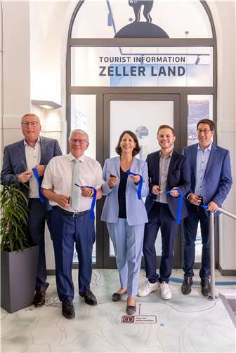 V.li. Bernd Schuwerack, Hans-Peter Döpgen, Daniela Schmitt, Yannick Jaeckert und Jürgen Hoffmann.  Fotos: Inge Faust