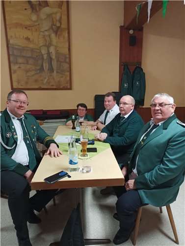 Teilnahme am Heinrich Hartmann Schießen V.li. Björn Oberhausen, Martina Fünfhaus, Lothar Fünfhaus, Werner Schäfer und Peter Rückert. Foto: privat