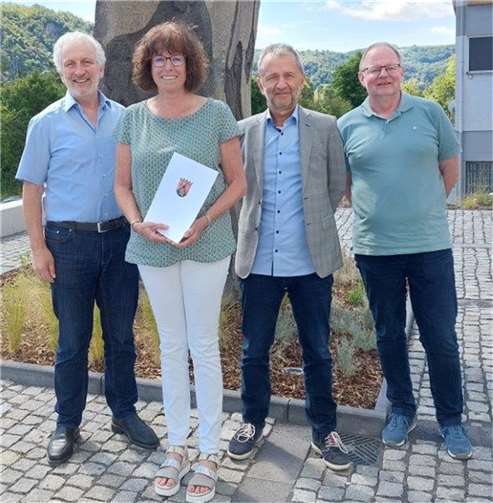 V.li. Bürgermeister Bruno Seibeld, Irmgard Kron, Personalratsvorsitzender Arno Schubach, technischer Leiter des Abwasserwerkes Klaus Boosfeld. Quelle:VG Rhein-Mosel