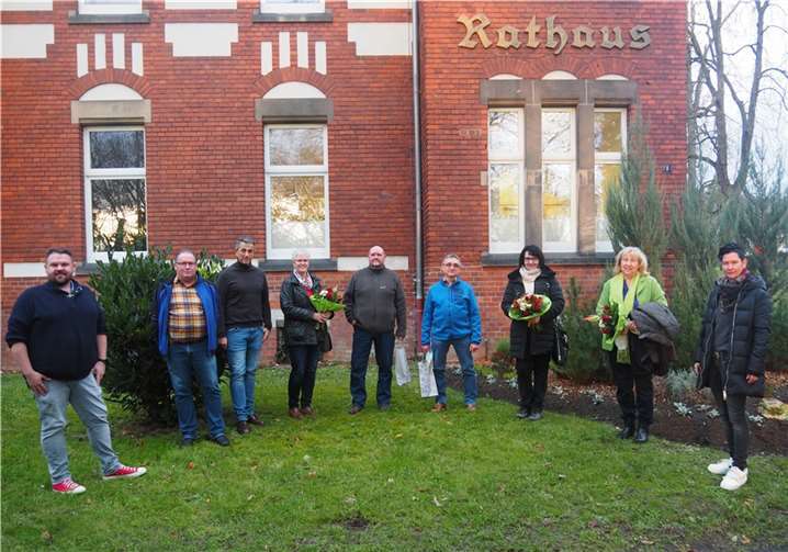V.li. Bürgermeister Christoph Mohr, Michael Eisenheim, Büroleiter Thomas Gutfrucht, Inge Hofer, Michael Woischwill, Konrad Plura, Irene Nawrat, Beigeordnete Loni Wellert und die Personalratsvorsitzende Ines Lindemann-Günther.Quellen: Stadt Bendorf