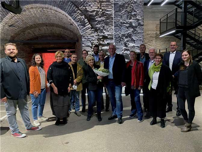 V.li. Bürgermeister Christoph Mohr, Theresa Artzdorf, Ute Stuhlträger-Fathepour, Volker Gelhard, Thomas Naethe, Bettina Danne, Rehlinde Glöckner, Casimir Prinz zu Sayn-Wittgenstein, Werner Hennemann, Sascha Schoblocher, Silvia Runkel, Jochen Schmidt, Manfred Hendrichs, Claudia Seidel, Guido Strüder und Jennifer Hörter.Foto: privat