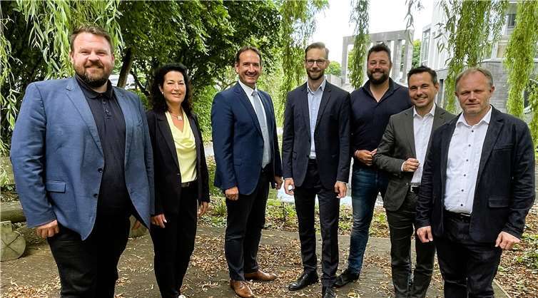 V.li. Bürgermeister der Stadt Bendorf, Christoph Mohr, Erste Beigeordnete der Verbandsgemeinde Vallendar, Renate Münz, , Bürgermeister der Verbandsgemeinde Weißenthurm Thomas Przybylla, Bürgermeister der Verbandsgemeinde Montabaur, Hans-Ulrich Richter-Hopprich, Oberbürgermeisters der Stadt Lahnstein, Lennart Siefert, Oberbürgermeister der Stadt Koblenz, David Langner, und Oberbürgermeister der Stadt Neuwied, Jan Einig. Foto: VG Weißenthurm/ Kim Lachmann