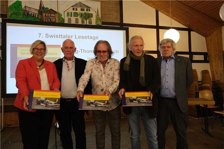 V.li. Bürgermeisterin Kalkbrenner, Helmut Kalenborn, Karl-Heinz Peters, Reiner Roßbach und Jörg-Thomas Födisch. Foto: Gemeinde Swisttal