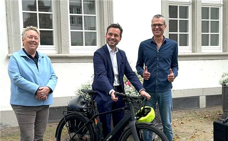 V.li. Bürgermeisterin Ulrike Mohrs, OB Langner und Ralph Emmerich. Foto:Stadt Koblenz/Timea Laux
