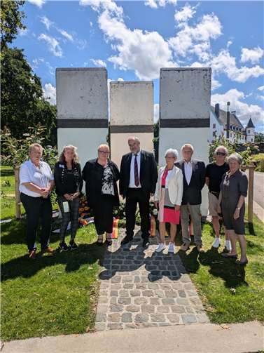 V.li. Bürgermeisterin der Stadt Koblenz Ulrike Mohrs, Zeitzeugin und Regeionalbeauftragte der UOKG für RLP Elke Schlegel, Bundesbeauftragte für die Opfer der SED-Diktatur Evelyn Zupke, Präsident des Bundesarchivs Prof.Dr. Michael Hollmann, Vertreter der VOS Regins und Siegfried Keil und Barbara und Rainer Hoffmann. Foto: Benjamin Baumgart