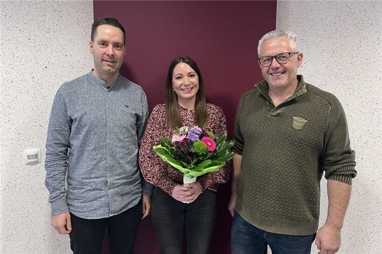 V.li. Büroleiter Mark Klasen, Ausbildungsleiterin Carina Pauly, Bürgermeister Albert Jung. Foto: VGV Kaisersesch/Martina Vogel