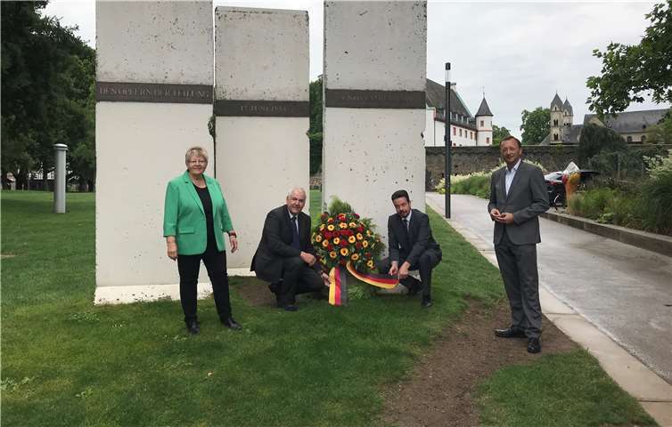 V.li. CDU-Fraktionsvorsitzende im Stadtrat Anne Schumann-Dreyer, Kreisvorsitzender Mark Scherhag, der Vorsitzende der Peter-Altmeier-Gesellschaft Andreas Biebricher und Bundestagsabgeordneter Josef Oster.Quelle: CDU Kreisverband Koblenz