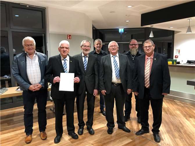 V.li. CV Geschäftsführer Raimund Schäfer, Winfried Barbanus, Heinz Vollmer, MGV Vors. Koch, Joachim Görg,Holger Bast, Bernhard Steinebach. Es fehlt Klaus Batta.Foto: privat