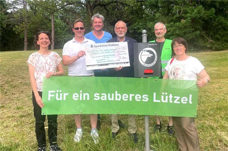 V.li. Catherine Duval, AG Die Mülleinsacker Lützel; Sascha Fuhrmann, AG; Jan Buchbender, QM Stadtgrün Lützel; Klaus Bücklein, Rotary Club Mittelrhein; Detlev Wagner, AG; Gabi Padberg, AG.  Foto: Jan Buchbender Quartiersmanagement Stadtgrün Koblenz-Lützel