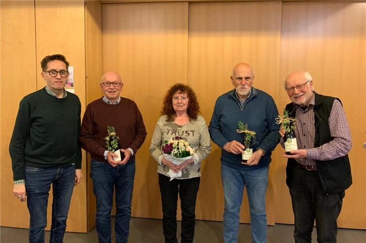 V.li. Chorleiter Jürgen Rieser, Herbert Pies, Elisabeth Thusek, Reinhold Becker und Willi Mayerböck.