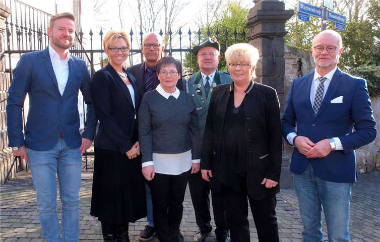 V.li. Christian Franké (amtierender Ortsvorsteher), Sarah Lipinski-Wasilewski, Wolfgang Pelz, Anita Pelz und Karl-Heinz Behr.Foto: privat