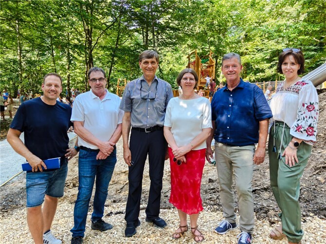 V.li. Christian Heller (Zweite Heimat), Werner Bayer (Zweite Heimat), Dr. Johann Christian Meier (Geschäftsführer Else Schütz Stiftung), Cordula Simmons (Else Schütz Stiftung), Wolfgang Letschert (Stadtbürgermeister Höhr-Grenzhausen, Karin Probst-Bayer (Zweite Heimat).