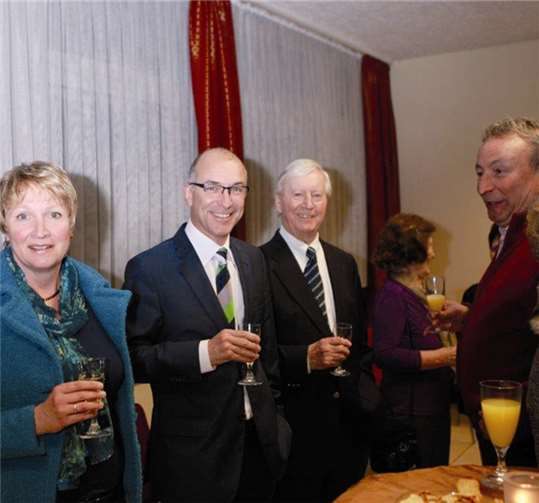 V.li. Christine Spilles, Bert Spilles, Bürgermeister, Albert Graen, Ehrenmitglied Prinzengarde Meckenheim, Wolfgang Zopes, Prinzenclub. privat