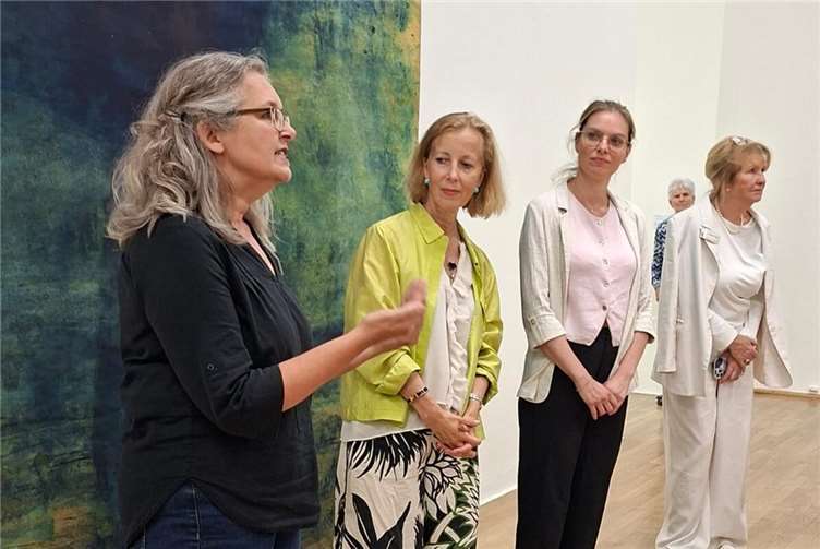 V.li. Claudia Iland (SkF Koblenz e.V.), Prof. Dr. Beate Reifenscheid (Direktorin, Ludwigmuseum und Zonta Club Koblenz Rhein-Mosel), Jenifer Kalkicki (Ludwig Museum), Brigitte Hilgert-Becker (Zonta Club Koblenz Rhein-Mosel). Foto: Veronika Laubach
