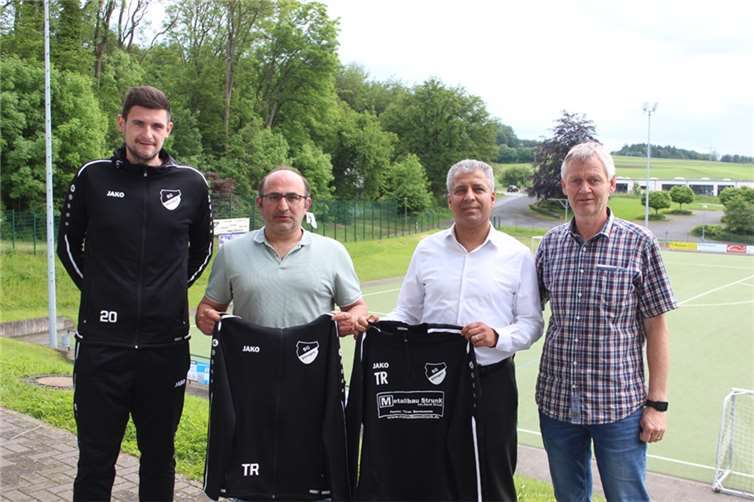 V.li. Claudio Schmitz (Sportlicher Leiter), Muhitin Alkac (Co-Trainer), Erhan Evrem (Trainer), André Meffert (1.Vorsitzender).  Foto: Olaf Gärtner