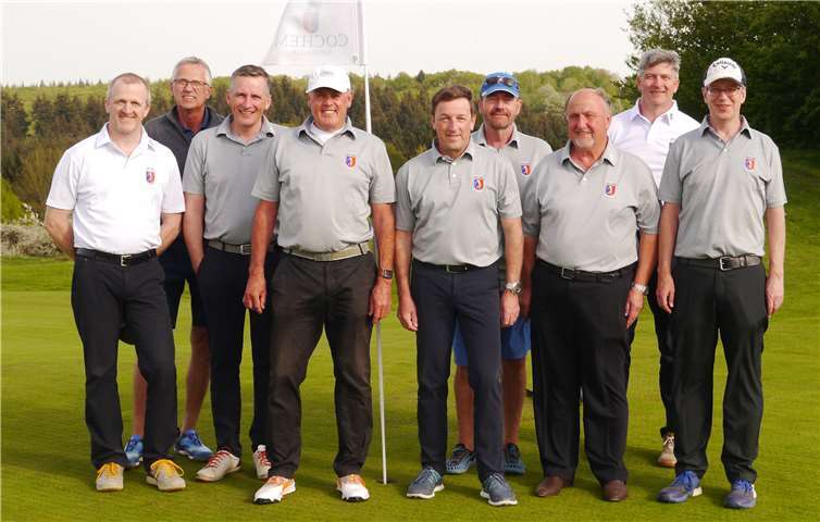 V.li. Claus Bossong, Uwe Dutschke, Markus Strehle, Captain Friedhelm Naumann, Bernd Probst, Dieter Scherer, Manfred Ostermann Frank Schmitz und Georg Steffens gehen für das AK 50-Team des GC Cochem/Mosel auf Punktejagd.privat