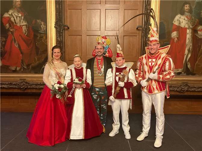 V.li. Confluentia Jenni, Prinzessin Fiona, OB Langner, Prinz Sascha und Prinz Dirk.  Foto: Stadt Koblenz/Markus Mannebach