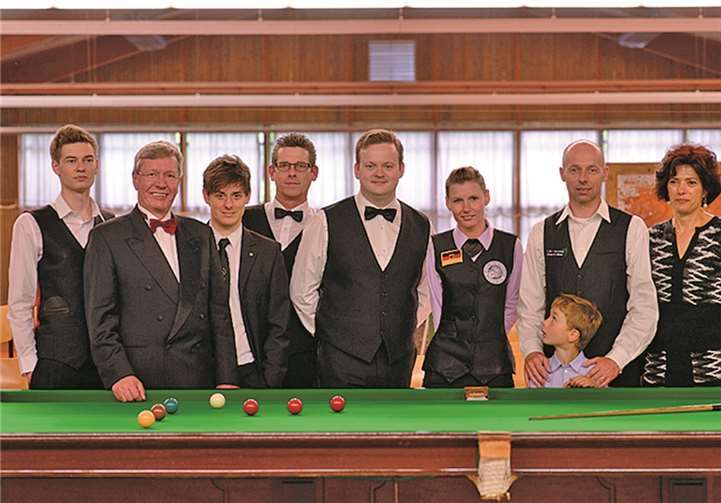 V.li. Daniel Dück, Rolf Kalb, Oliver Strehle, Thomas Hein, Shaun Murphy, Diana Stateczny, Kai, Maurice und Teodora Letzelter. privat