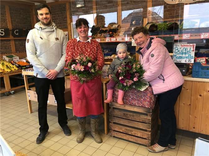 V.li. Daniel Müller, Daniela Steinheuer (ehemals Müller), Ellen Maur mit Enkelin Sophie. Quelle: Kinderschutzbund Ahrweiler