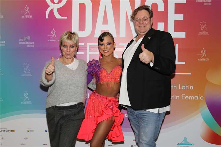 V.li. Daniela Esch (Trainerin), Emmy Prochnau (Tänzerin) und Torsten Esch (Trainer).  Foto: Rudolf Prochnau