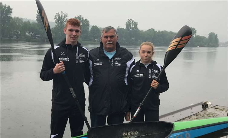 V.li. David Möntenich, Trainer Werner Vogt und Jil Rübel waren mit den Ergebnissen der auf der Internationalen Regatta in Essen sehr zufrieden.privat