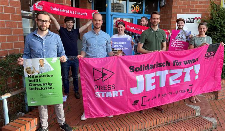 V.li. Dennis Feldmann (ver.di), Erik Eisenhauer (DGB-Gewerkschaftssekretär), Timo Becker (GdP), Johanna Präfke (ver.di), Sebastian Moschek (IG BAU), David Riotte (ver.di), Marc Friedrich (IG BAU) und Ramona Büsse (GEW).Quelle: DGB Region Koblenz
