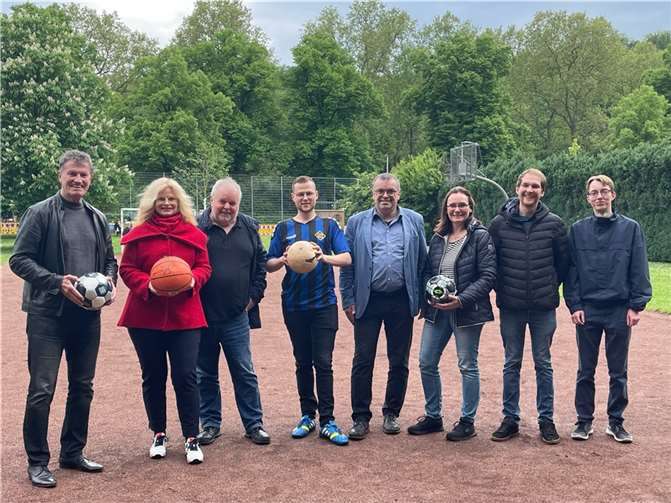 V.li. Detlev Pilger, Martina Luig, Peter Staudt, Dennis Tritsky, Toni Bündgen, Ute Wirschem, Jonas Carstensen, Lucas Rauland.  Foto: Jörg Vöge
