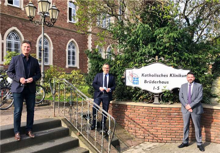 V.li. Detlev Pilger MdB, Dr. Thorsten Rudolph, Jérôme Korn-Fourcade.Quelle: Büro von Detlev Pilger