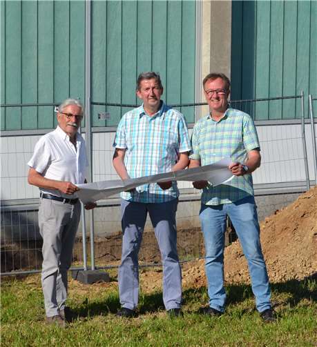 V.li. Die Ratsherren Lorenz Euskirchen (FDP), Georg Schragen (CDU) und Jörg Meyer (UWG) beantragen eine Mehrzweckeinrichtung im Bereich der Turnhalle Merzbach.Foto: privat