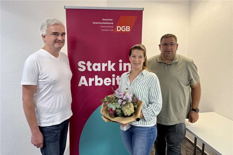 V.li. Dieter Mainzer, IGBCE, Tina Saxler-Ixfeld, GdP und einstimmig wiedergewählte Vorsitzende sowie Patrick Meid, IGM.  Foto: Sebastian Hebeisen/DGB