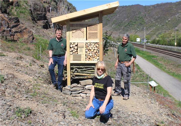 V.li. Dieter Möhring, Isa Junker und Klaus Strick gestalteten den Innenausbau des Lebensturms.Foto: privat