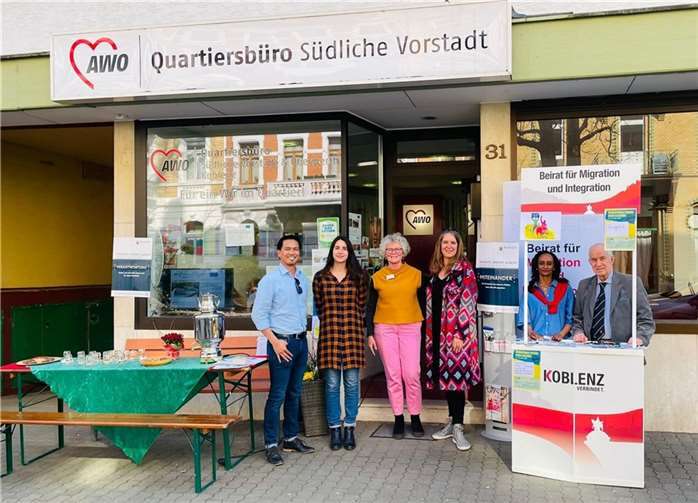 V.li. Dirk Schaefer (Beiratsmitglied), Simona Canuto (Beiratsmitglied), Dorothe Struschka (AWO Quartiersmanagerin Südliche Vorstadt/ Oberwerth), Clara Röllinghoff (Geschäftsstelle des Beirats für Migration und Integration), Feven Ande-Schaden (Beiratsmitglied), Vito Contento (Vorsitzender des Beirats). Quelle: Stadt Koblenz
