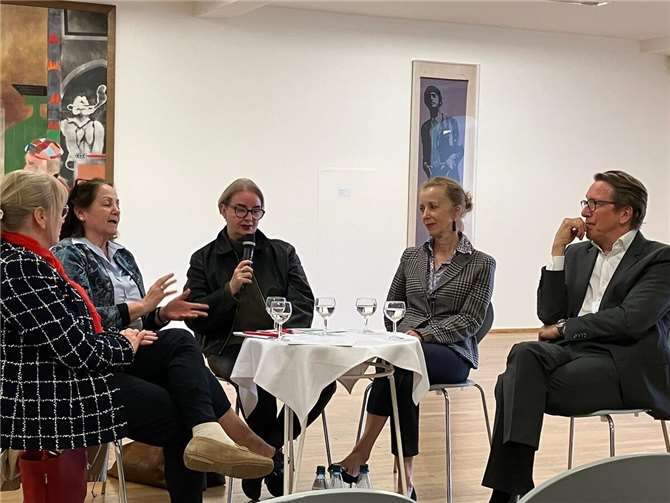 V.li. Dr. A. Kaiser-Lahme, U. Schirmer, P. Lötschert, Prof. Dr. Reifenscheid und Alexander von Canal. Fotos: P. Lötschert