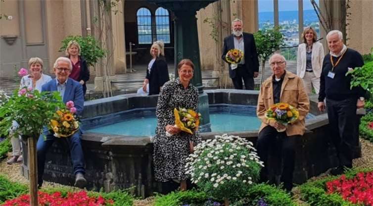 V.li. Dr. Angela Kaiser-Lahme (GDKE), Manfred Hendrichs (stellv. Vorsitzender), Gabriele Schmitz, Stephanie Paatsch, Verena Wiedenhues (Geschäftsführerin), Heribert Heinrich, Reinhold Gottwald (ehem. Geschäftsführer), Claudia Spanier-Dönges (Vorsitzende) und Dr. Horst Stein. Foto: privat