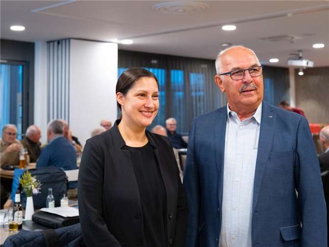 V.li. Dr. Birgit Bujard und Oberst a.D. Josef Schmidhofer.  Foto: Elmar Gafinen