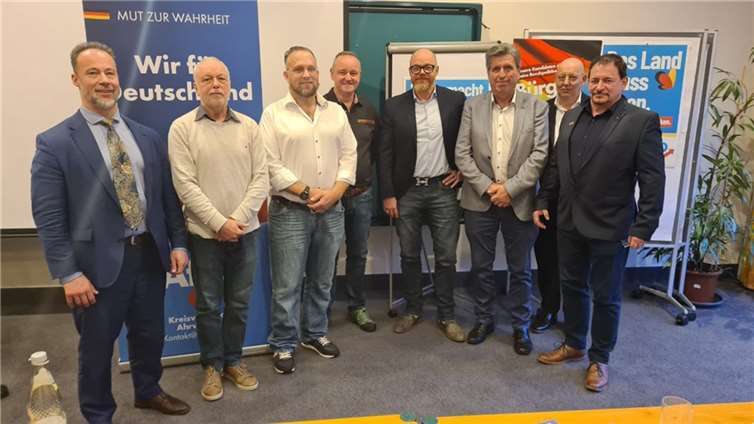 V.li. Dr. Jan Bollinger, Erwin Schneider, Nico Prell, Frank Bender, Martin Kallweitt, Wolfgang Seidler, Dirk Tepper, Ingo Nawa. Quelle: AfD Ahrweiler