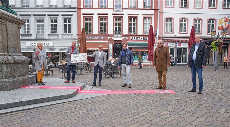 V.li. Dr. Margit Theis-Scholz (Dezernentin für Bildung und Kultur), Thomas Schilling (Lions Club Koblenz-Rhein/Mosel), Bernhard Sommer (Lions Club Koblenz), Lars Petrak (Lions Club Koblenz-Rhein/Mosel), Jürgen Scholz (Lions Club Vallendar), Markus Esser (Lions Club Sophie van La Roche) Quelle: Koblenzer Lions Clubs