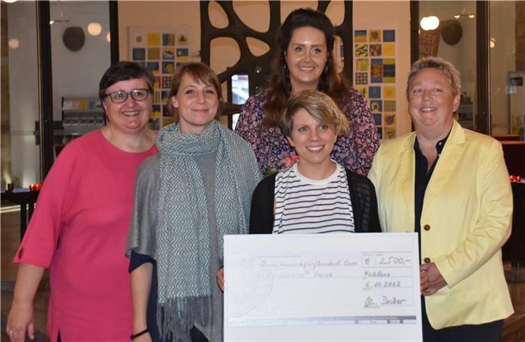 V.li. Dr. Maria Decker (SOLWODI), Kira Nick, Franziska Müller und Sarah Stucky (MST®-Services), Ulrike Mohrs (Bürgermeisterin der Stadt Koblenz). Copyright: SOLWODI