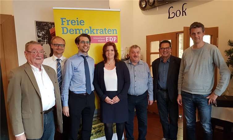 V.li. Dr. Theo Monshausen, Roman Ulmer, Daniel Eberz, Sandra Weeser, Ernst Bender, Karl-Heinz Eber und Guntram Finken.privat