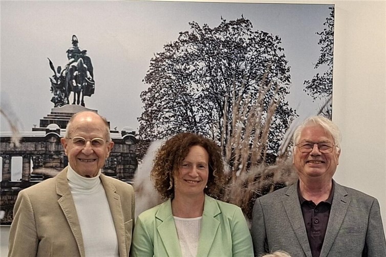 V.li. Edgar Kühlenthal stellv. Vorsitzender Seniorenbeirat u. Sprecher d. Arbeitskreises, Stadtmarketingmanagerin Christiane Walther-Oeckel, Prof. Dr. Heinz-Günther Borck, Vorsitzender Seniorenbeirat.