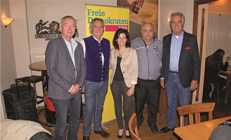 V.li. Ekkehard Raab, Albert Duin, Susanne Rausch-Preißler, Alfred Nett und Herr Döhr.privat